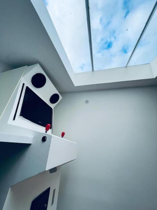 Unique Loft Apartment Located 15 Minutes From The Champs Elysees Saint-Ouen  Bagian luar foto