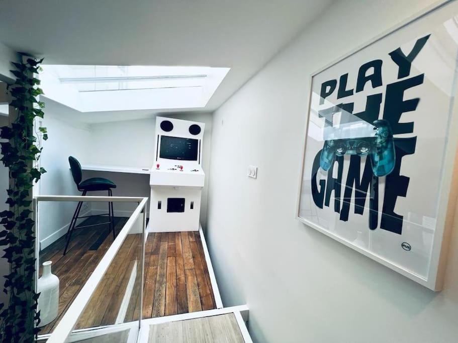 Unique Loft Apartment Located 15 Minutes From The Champs Elysees Saint-Ouen  Bagian luar foto