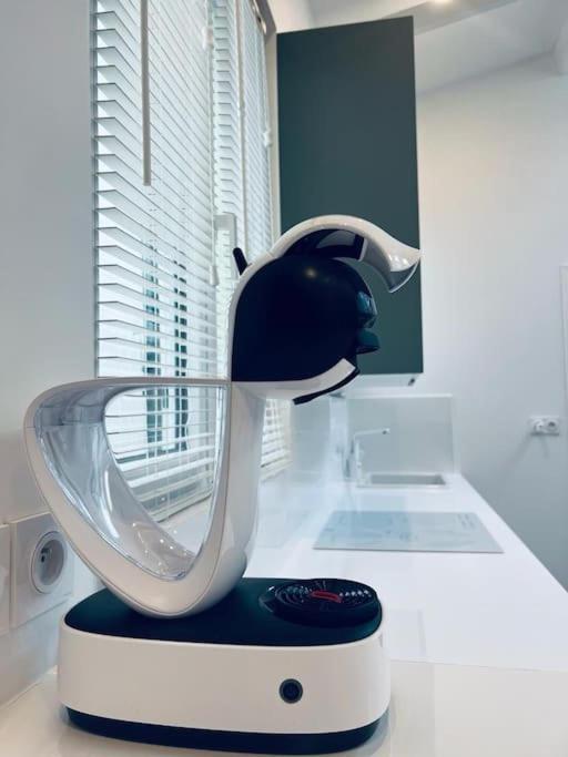 Unique Loft Apartment Located 15 Minutes From The Champs Elysees Saint-Ouen  Bagian luar foto