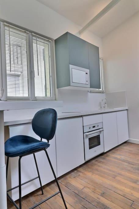 Unique Loft Apartment Located 15 Minutes From The Champs Elysees Saint-Ouen  Bagian luar foto