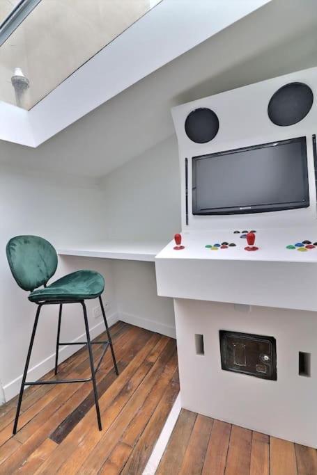 Unique Loft Apartment Located 15 Minutes From The Champs Elysees Saint-Ouen  Bagian luar foto