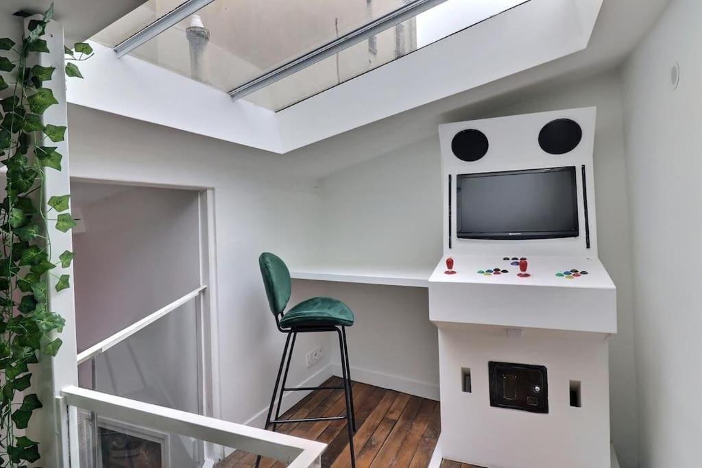 Unique Loft Apartment Located 15 Minutes From The Champs Elysees Saint-Ouen  Bagian luar foto